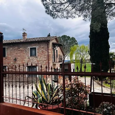 La Piccola Fattoria Nella Campagna Umbra * Badiola (Perugia)