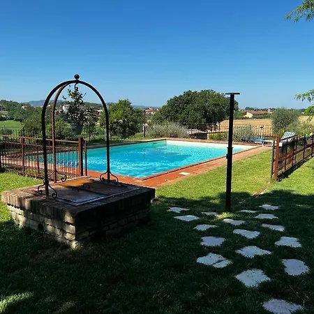 아파트 La Piccola Fattoria Nella Campagna Umbra *